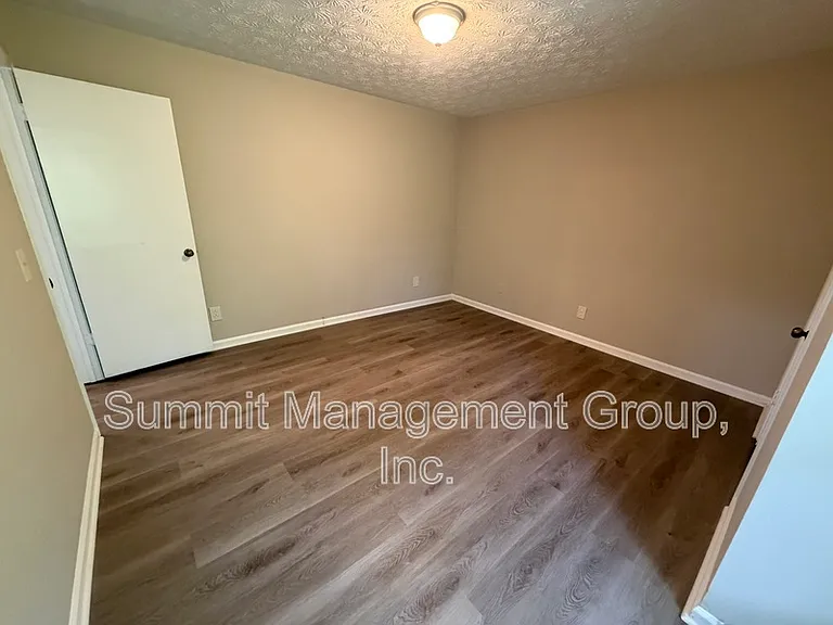 1035 Eastview Rd NE #A — Photo 14