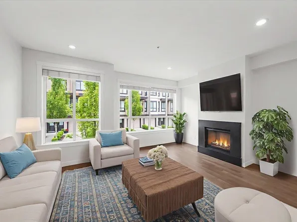 100 Wood St #9, New Westminster, BC V3M 0H6