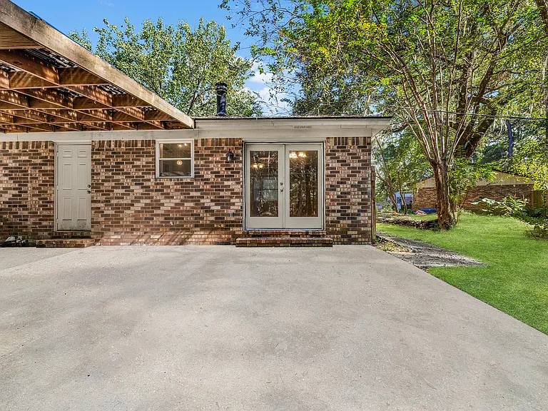615 W Tietgen St — Photo 20