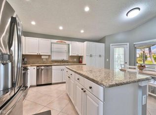 142 Woodlake Cir, Greenacres, FL 33463