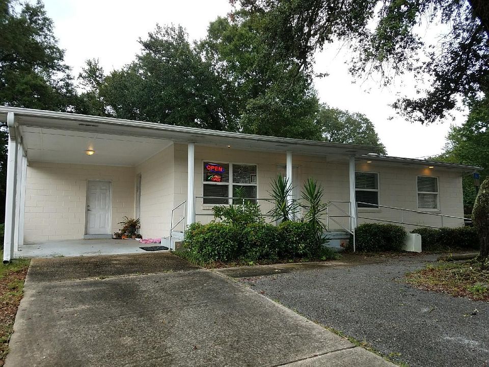 1st image of 2400 Beaumont Dr