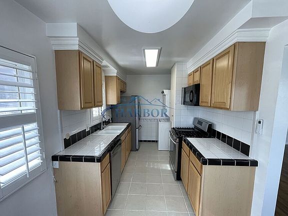 5th image of 685 W 23rd St APT 4