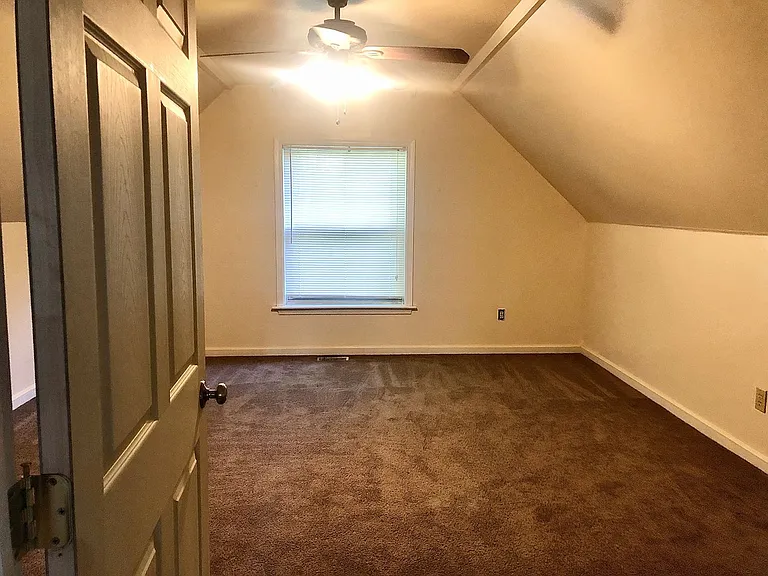 2034 Iuka Ave — Photo 16
