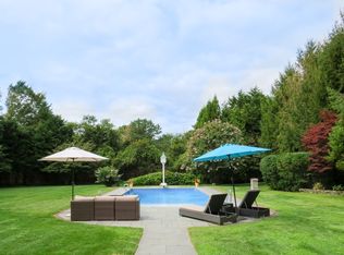 19 Wisteria Dr, Remsenburg, NY 11960