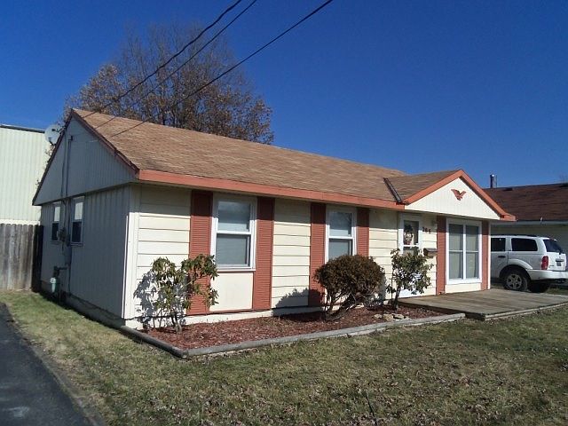 1st image of 786 Vancouver Dr