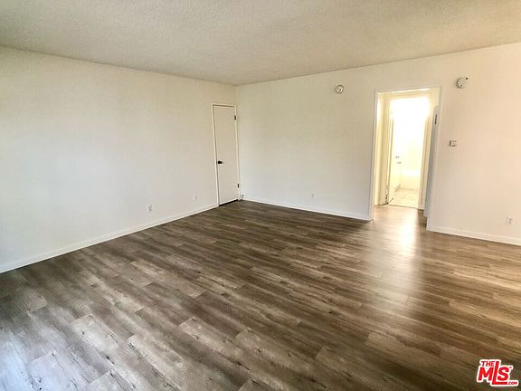 5th image of 836 Westbourne Dr #102