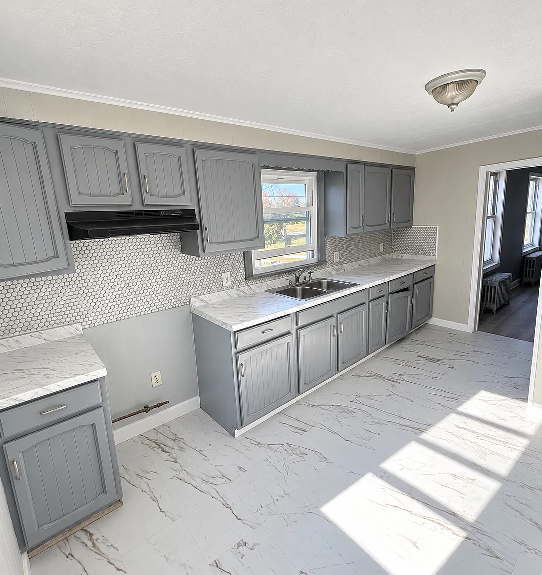 3 bed, 1100 sqft, $2,200 — Photo 2