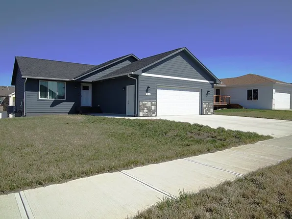 912 Trojan Ave, Hartford, SD 57033