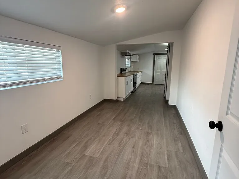 2551 S Main St — Photo 16