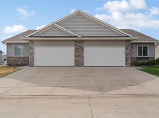109 Wild Rose Ln, Solon, IA 52333