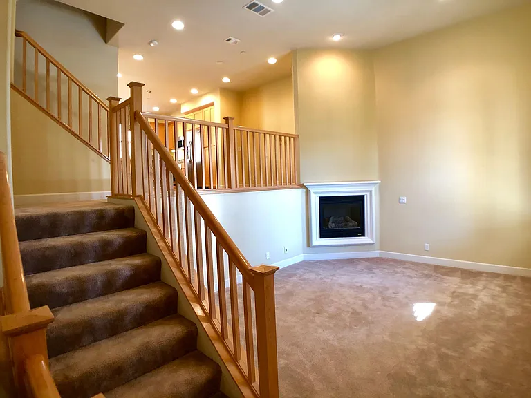 2113 Samaritan Dr — Photo 3