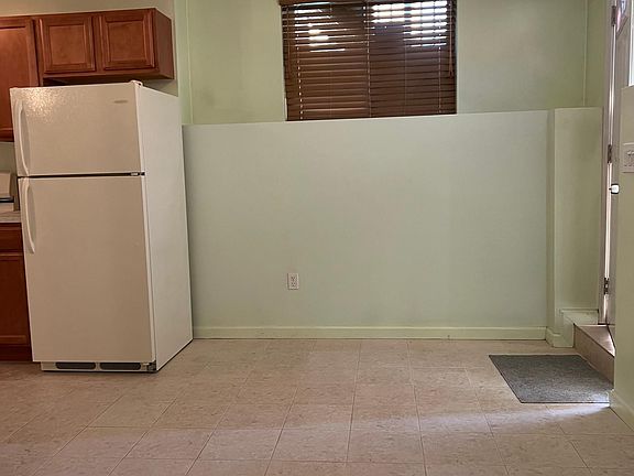 3rd image of 251 Carteret St #Basement