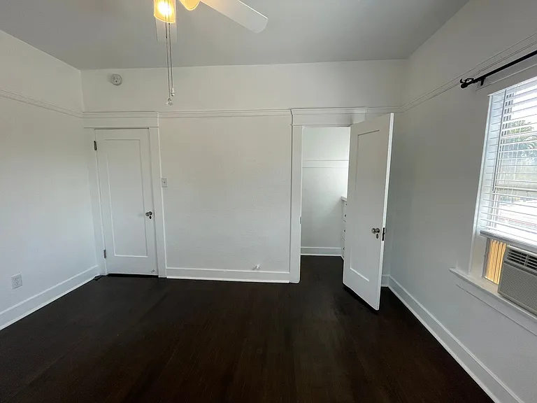 735 W 4th St — Photo 38