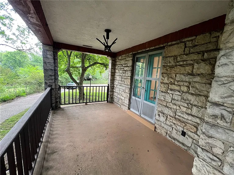 127 Westland Dr — Photo 32