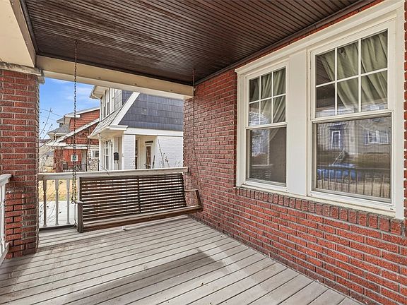 3rd image of 615 Roosevelt Ave