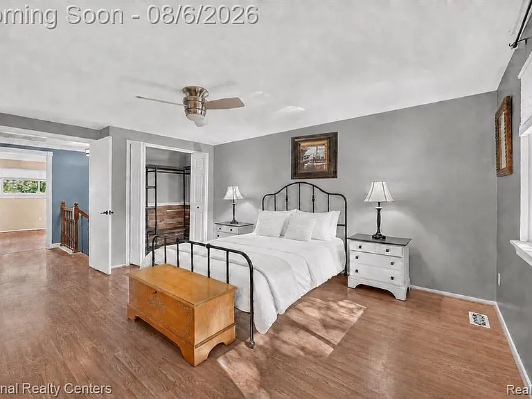 878 Yorktown Ct — Photo 11