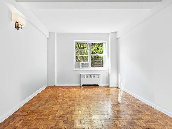 4th image of 550 Grand St APT G2d