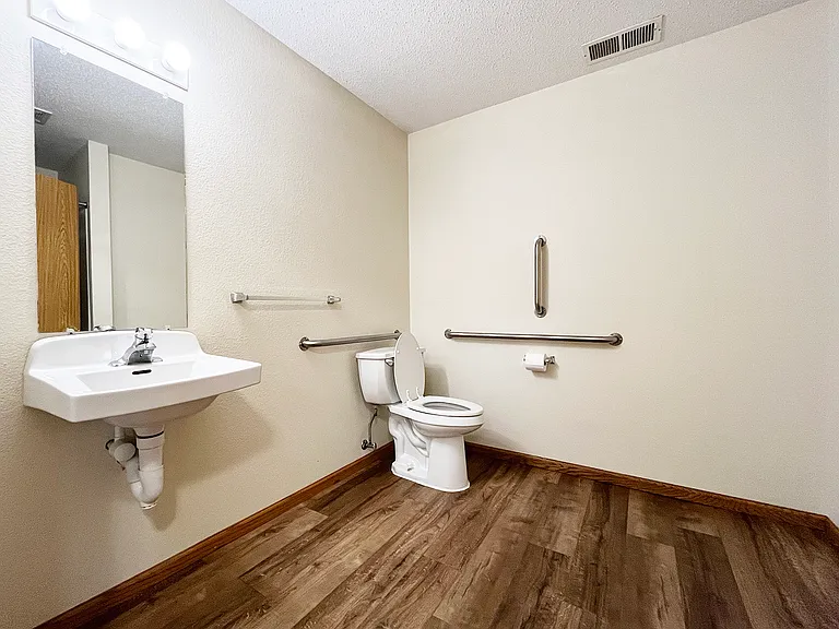 175 W Lind St — Photo 13