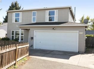 10328 NE Holladay St, Portland, OR 97220