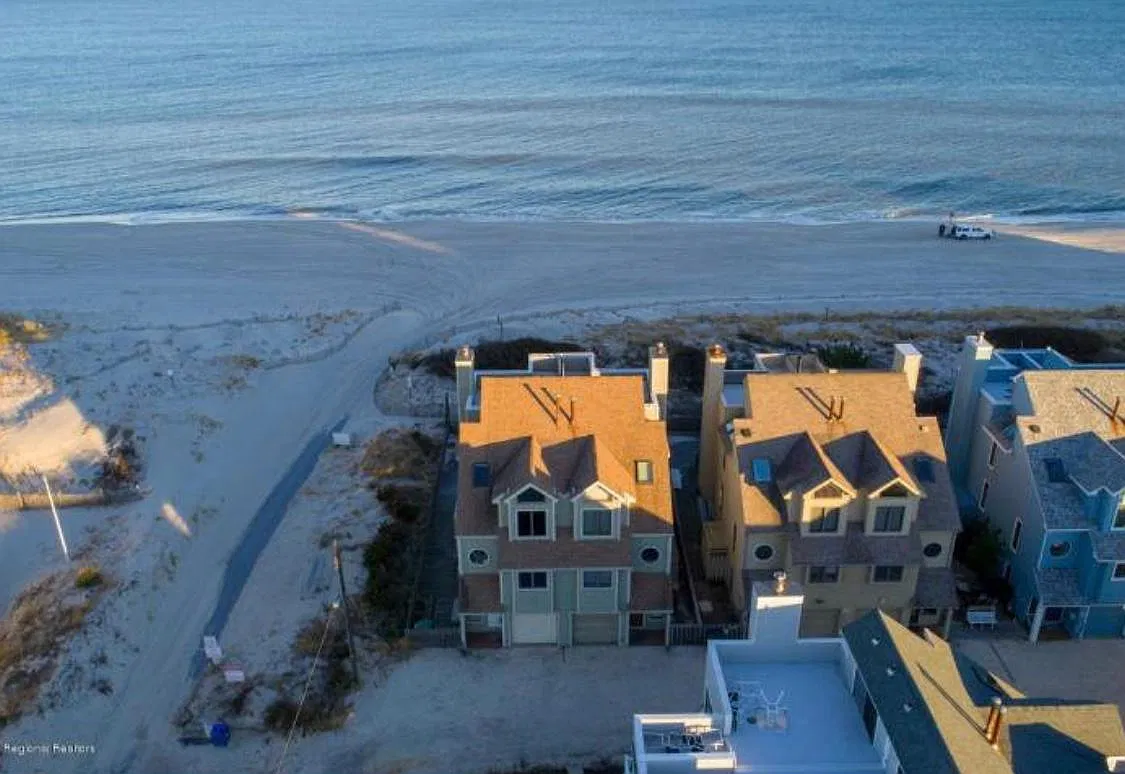 16 Island Dunes Dr — Photo 1