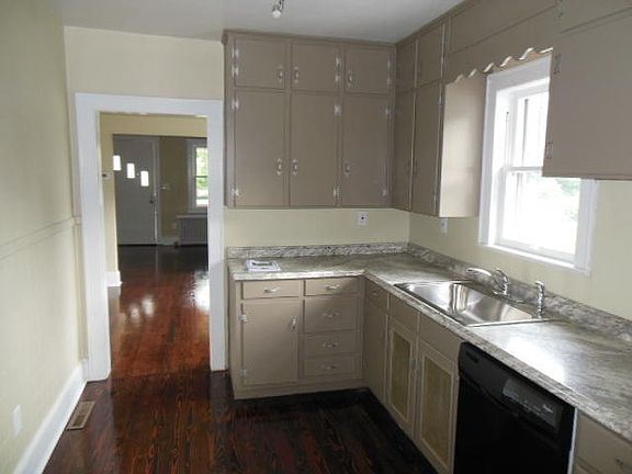 4th image of 119 Wentworth Ave NE