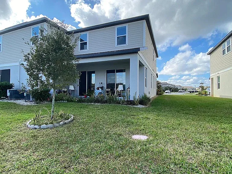 3 bed, 2.5 bath, 2200 sqft, $2,650 — Photo 4