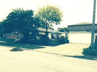 9151 Kenneth Ave, Skokie, IL 60076