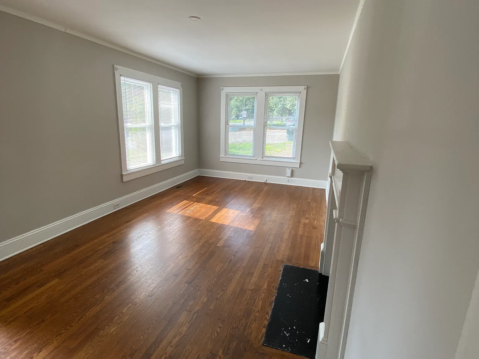 220 W McNeely Ave — Photo 4