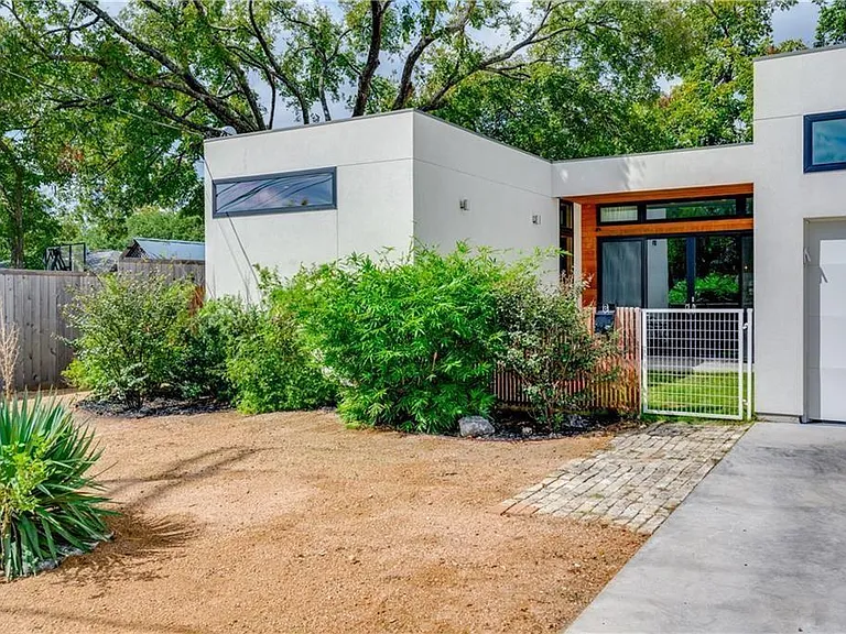 1401 Alegria Rd #B — Photo 2