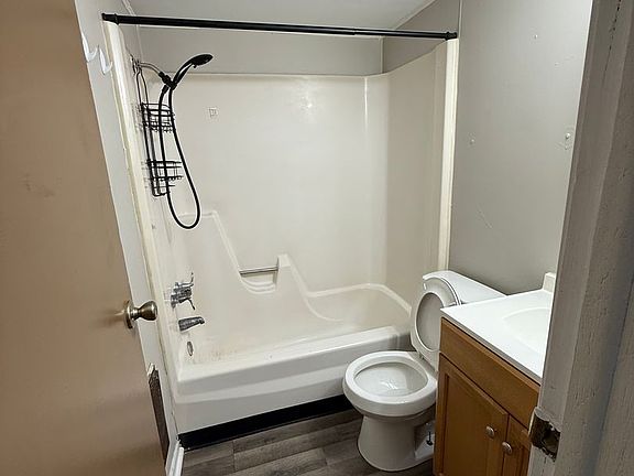 5th image of 815 Crescent Dr APT 7