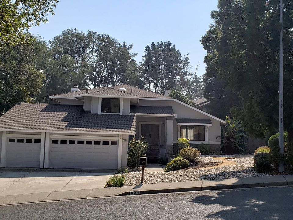 1st image of 804 Cliffside Dr