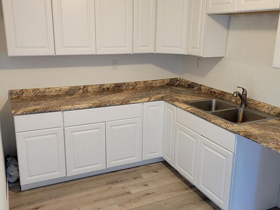 3rd image of 626 N Gay Ave
