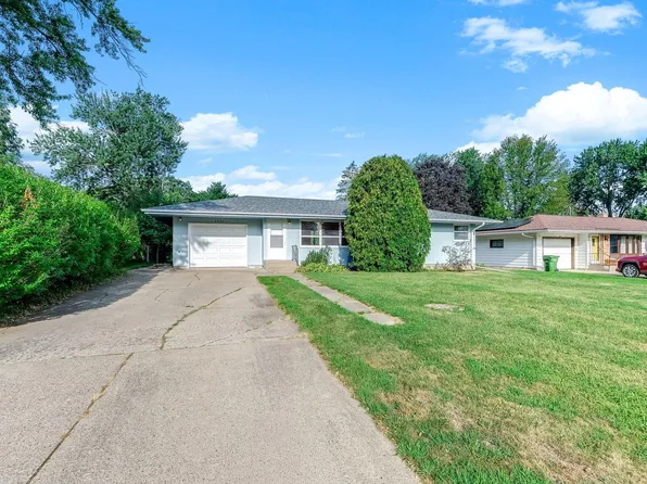 2835 Galtier St, Roseville, MN 55113