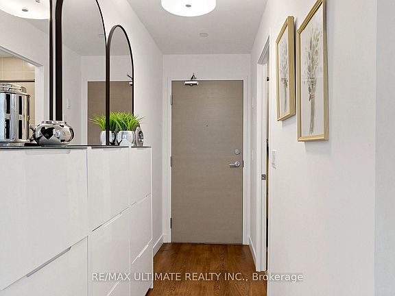 5th image of 2055 Danforth Ave #404