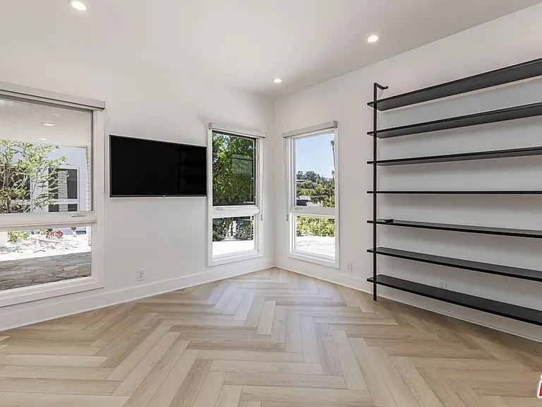 502 Evelyn Pl — Photo 29