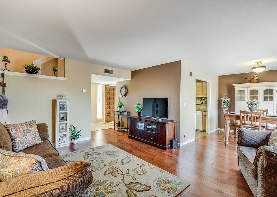 1st image of 977 Branham Ln