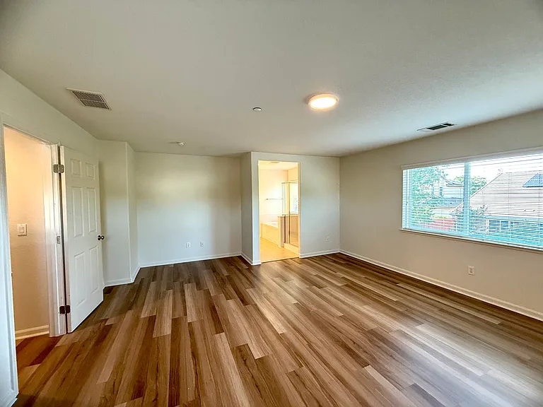 457 Effie Ct — Photo 9
