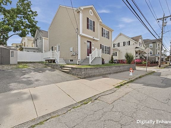 3rd image of 414 Bay St