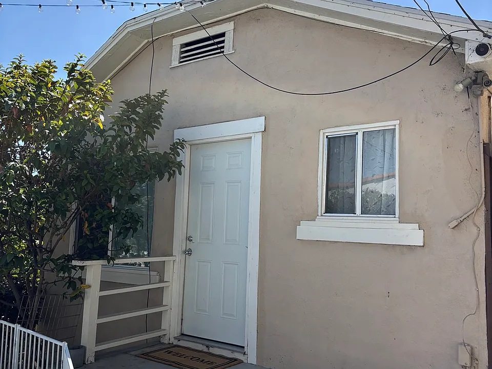 2224 Effie St #2224