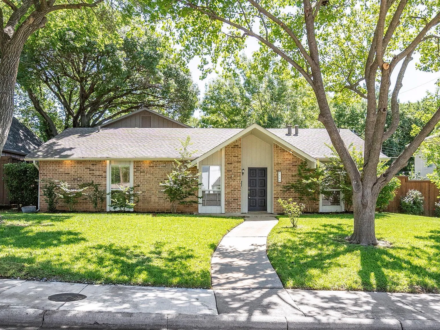 4 bed, 2493 sqft, $5,500 — Photo 1