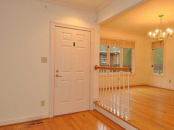 3rd image of 1333 Llewellyn Ave