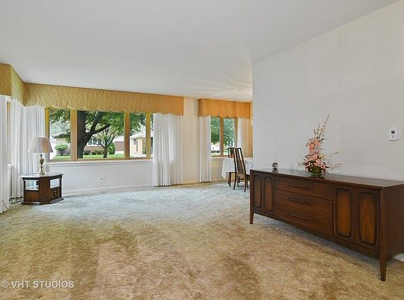 5th image of 7149 N Ozark Ave