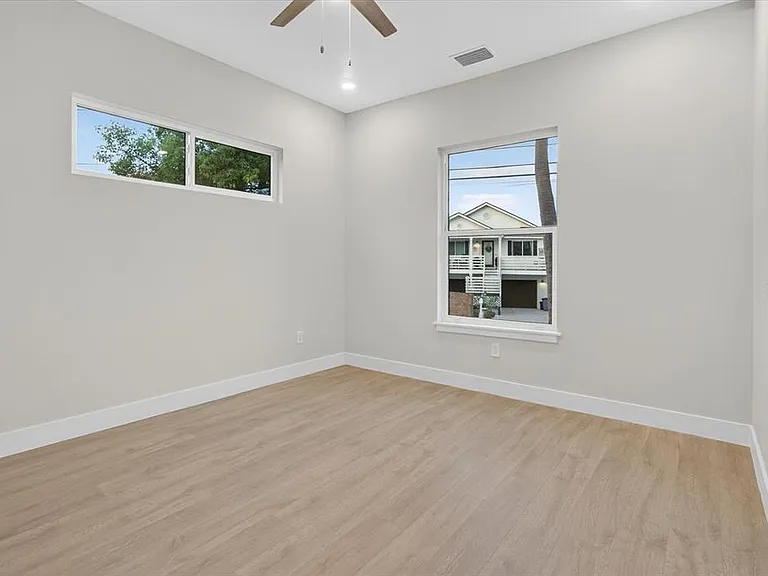 207 Athens St — Photo 60