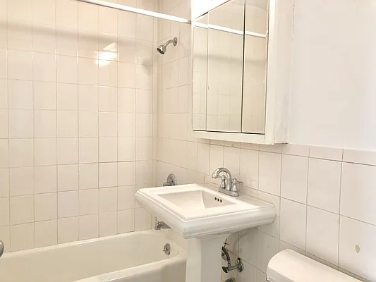 Rented by Stonehenge NYC LLC | media 7