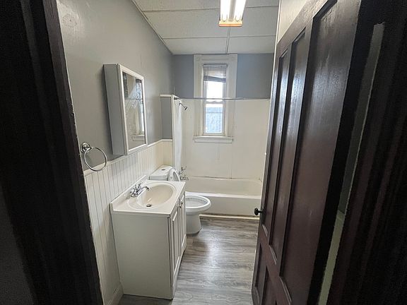 3rd image of 513 1st St #2