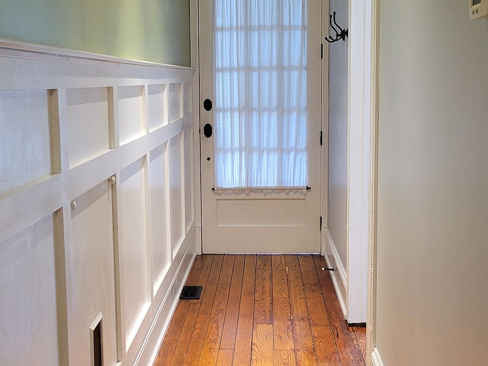 1st image of 2121 E Marshall St #A