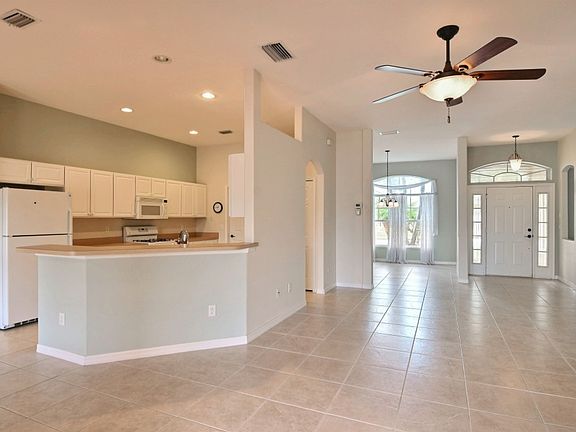 3rd image of 405 E Temple Ct SW