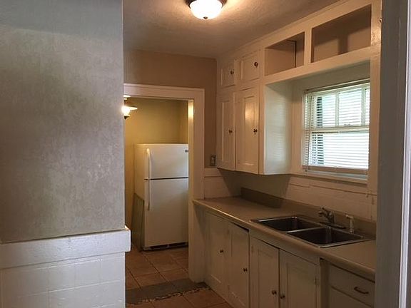 4th image of 2212 E 70th Ter