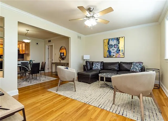 2 bed, 1.5 bath, 1070 sqft, $3,300 — Photo 3
