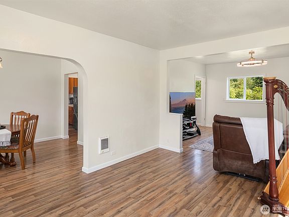 5th image of 22203 117th Avenue E